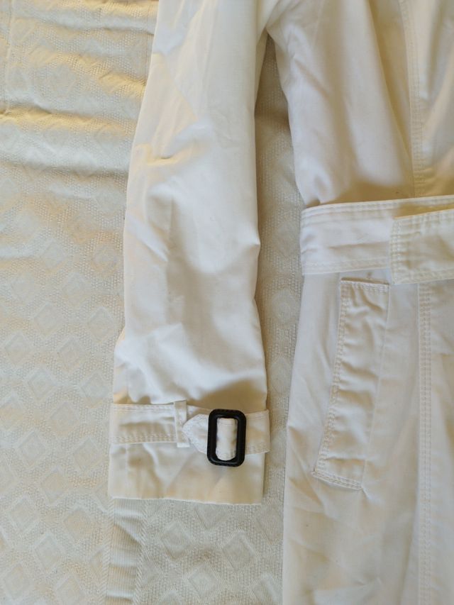Gabardina blanca chics