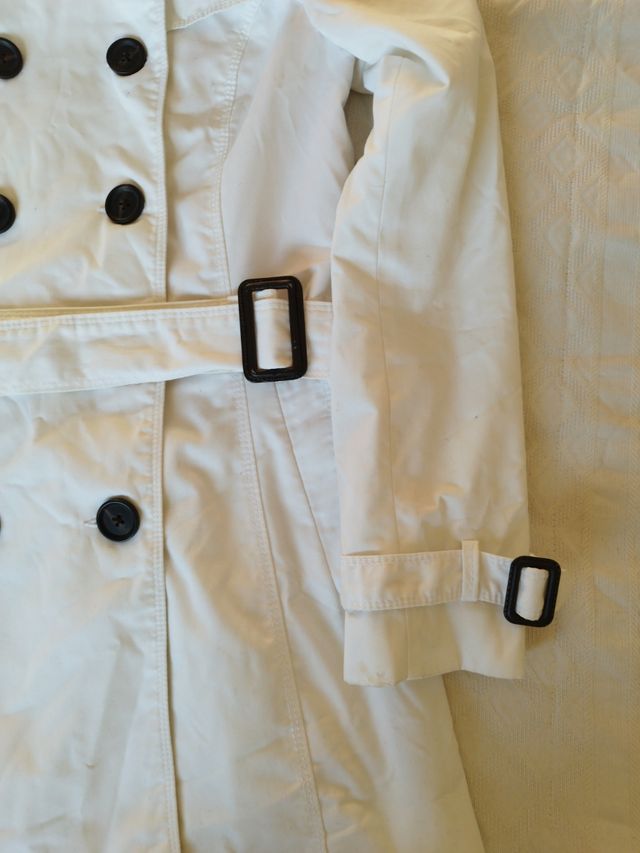 Gabardina blanca chics
