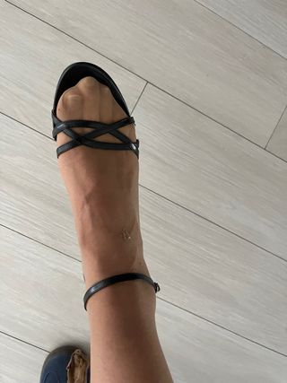 Sandalia negra zara talls 41