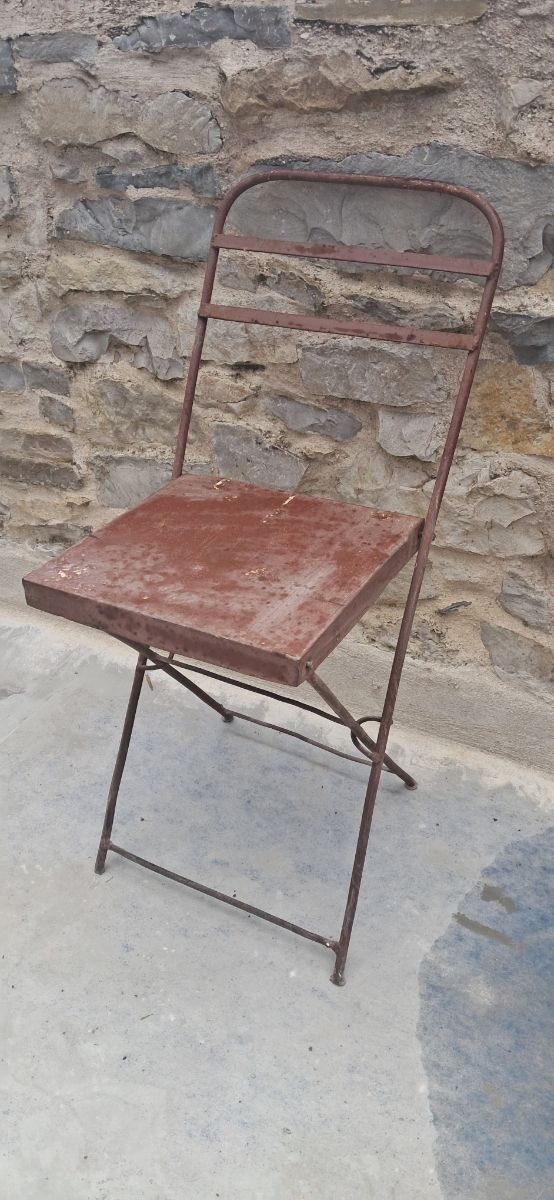 Silla hierro antigua