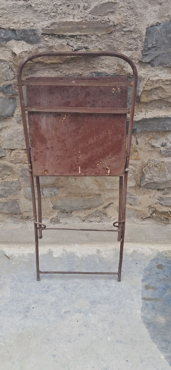 Silla hierro antigua