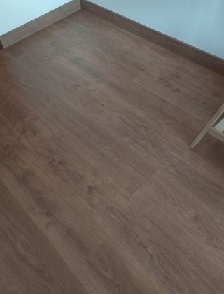 Suelo Laminado AC5 10 MM Modelo Nogal. 5 cajas.