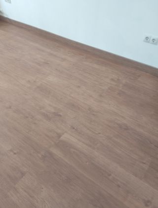 Suelo Laminado AC5 10 MM Modelo Nogal. 5 cajas.