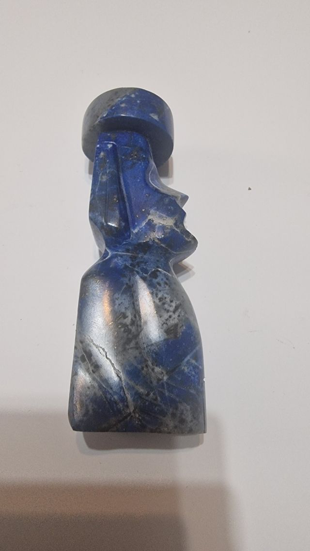 Moais tallado en lapislazuri