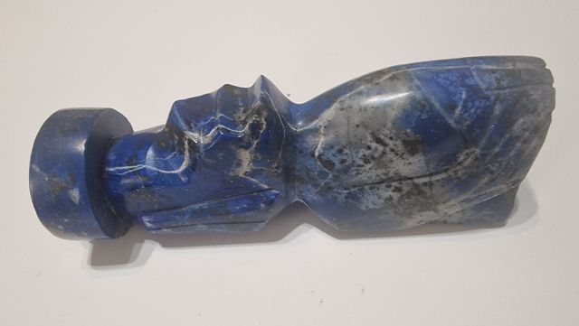 Moais tallado en lapislazuri