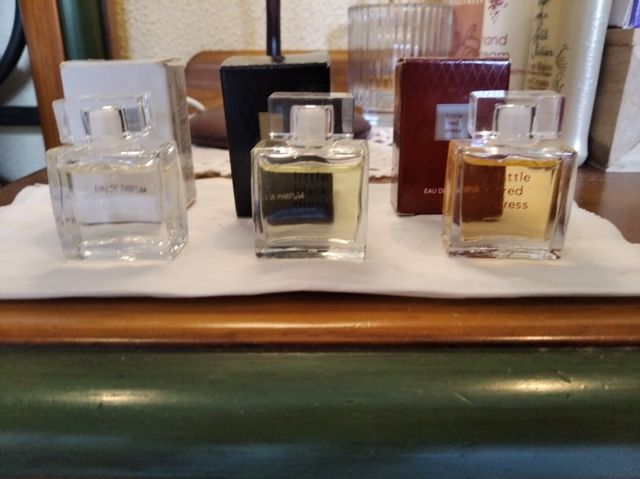 Miniaturas Avon colección Little Dress.