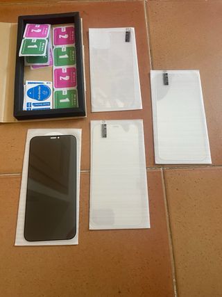 Iphone 12  20 fundas  4 protectores