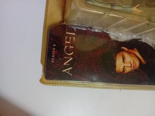 ANGEL BATTLE-DAMAGED ”DESTINY” DE DIAMOND SELECT.