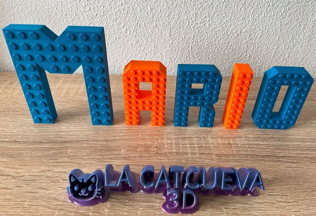 Decorazione di compleanno con scritte in stile Lego