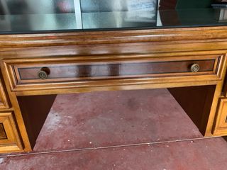 PRECIOSA MESA DE DESPACHO CON TAPETE DE PIEL