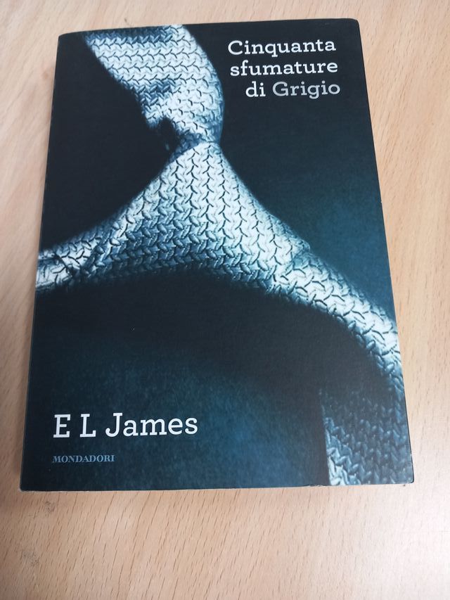 CINQUANTA SFUMATURE DE GRIGIO (italian) E.L. James