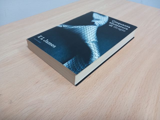 CINQUANTA SFUMATURE DE GRIGIO (italian) E.L. James