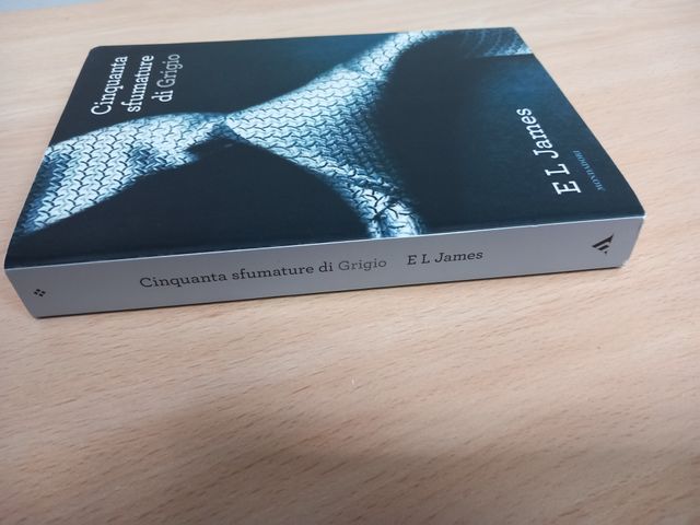 CINQUANTA SFUMATURE DE GRIGIO (italian) E.L. James