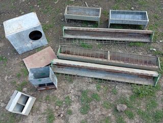 Comederos gallinas y conejos