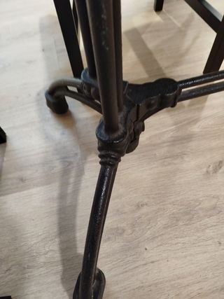 Mesa estilo vintage base de hierro forja