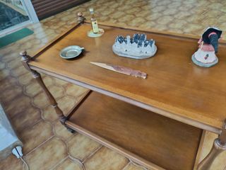 Mesa auxiliar de madera
