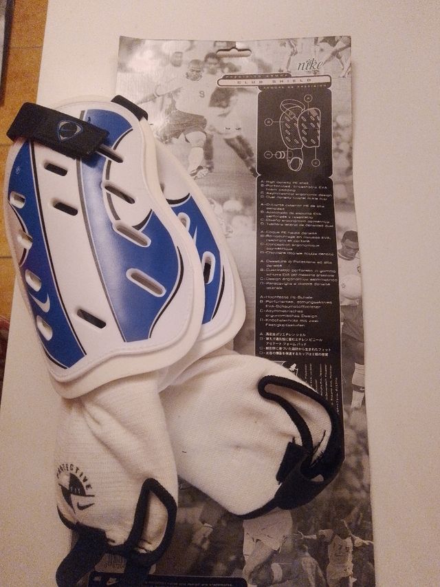 Espinillera fútbol Nike talla L-G