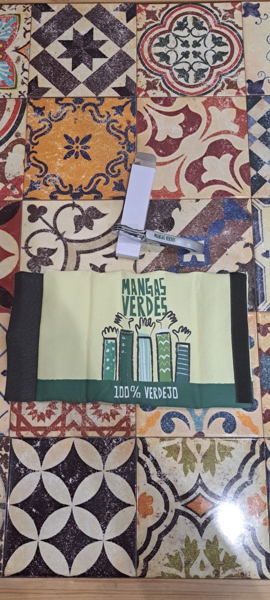 13 Abrecorchos y 10 enfriadores de vino