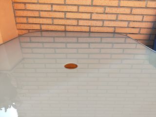 Mesa para terraza jardín metálica y de cristal