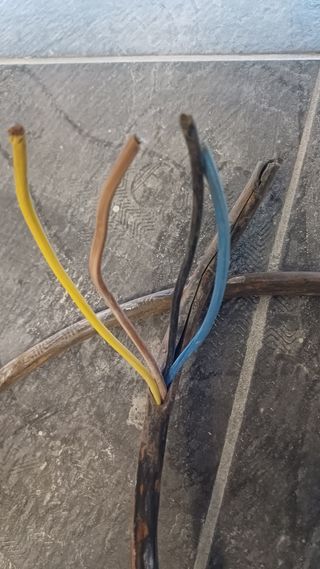 Manguera dos y medio cuatro cables 18 me