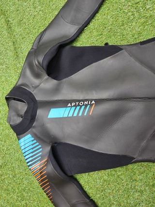 Neoprene, neopreno.