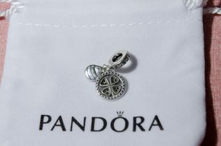 Colgante de trébol de cuatro hojas en plata