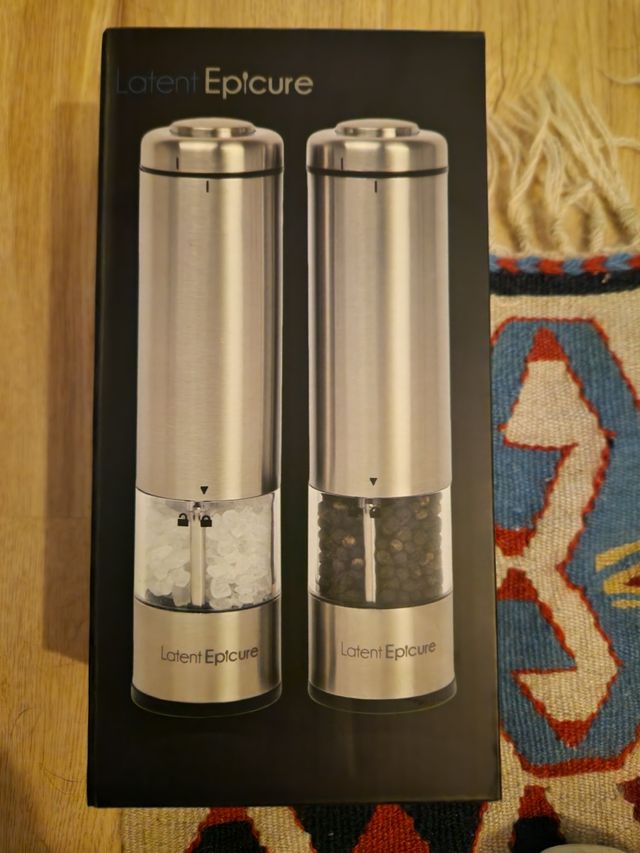 Salero y pimentero nuevo