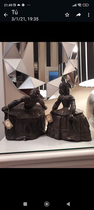 Pareja esculturas meninas urregui