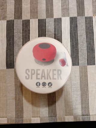 Altavoz bluetooth rojo