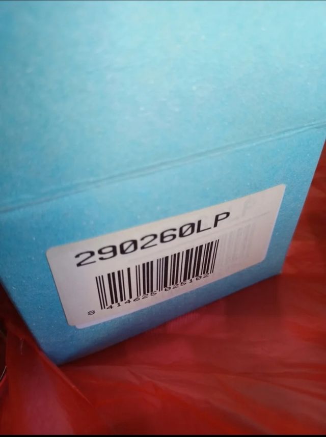 Pomo con cerradura y llave.