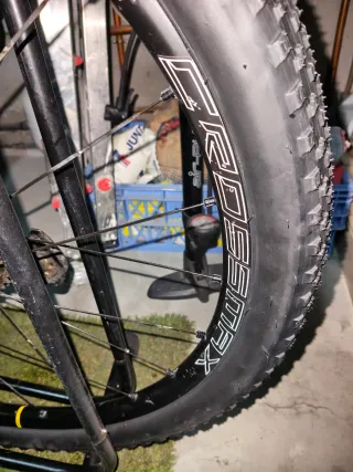 Megamo track carbono