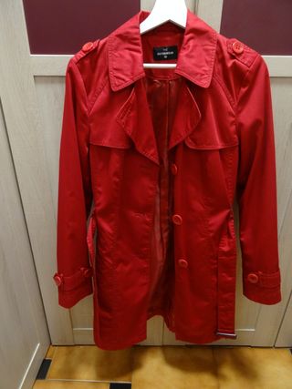 Gabardina roja