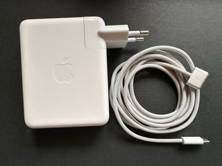 Cargador Apple MacBook Pro 16 140W MagSafe 3