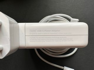 Cargador Apple MacBook Pro 16 140W MagSafe 3