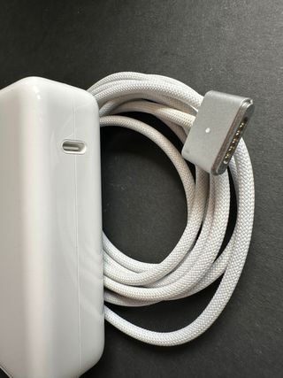 Cargador Apple MacBook Pro 16 140W MagSafe 3
