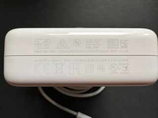 Cargador Apple MacBook Pro 16 140W MagSafe 3