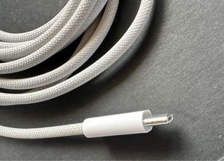 Cargador Apple MacBook Pro 16 140W MagSafe 3