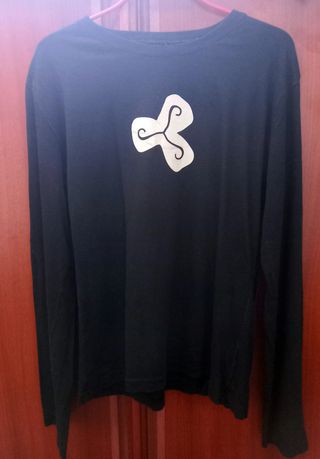 Camiseta "Trisquel" negra de manga larga de Barabú
