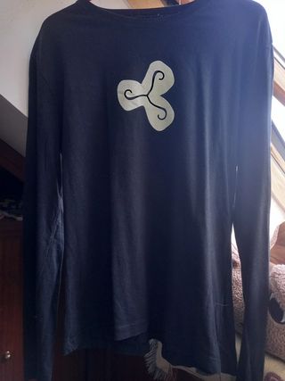 Camiseta "Trisquel" negra de manga larga de Barabú