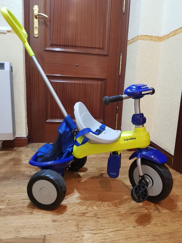 Triciclo niño, marca juguettos.