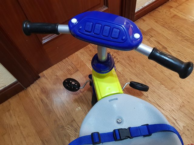 Triciclo niño, marca juguettos.