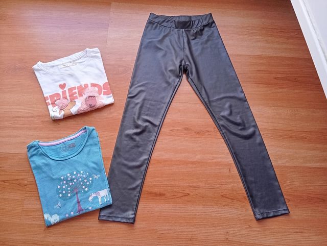 Pantalón de cuero y Nikis de manga larga