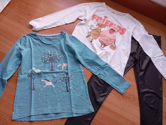 Pantalón de cuero y Nikis de manga larga