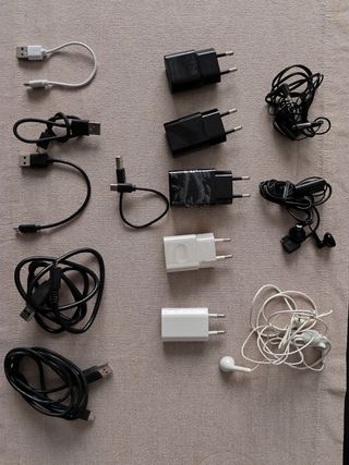 Lote 3 auriculares, 6 cables, 5 enchufes