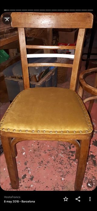 Sillas tipo  thonet y otras mocholi antigüas de lo