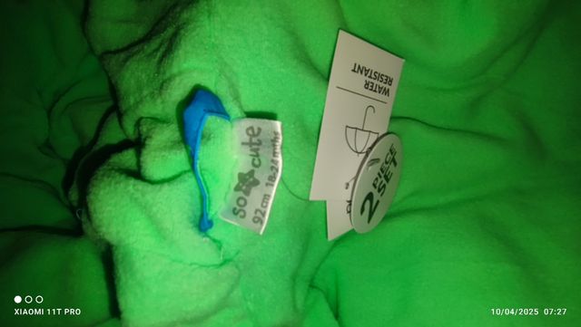 Completo neve con etichetta 