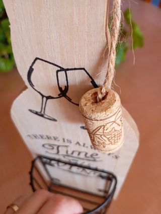 Guardacorchos con sacacorchos adorno