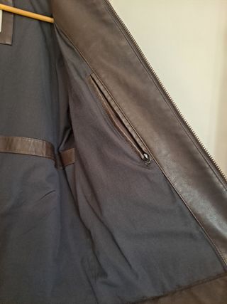 Cazadora marron. MANGO