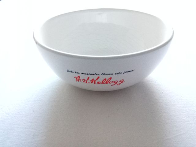 bol de cerámica blanca original de W. K. Kellogg