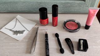 Lote Maquillaje y Collar